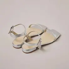 オープントゥの一文字ストラップサンダル【フレンチスタイル・スクエアトゥ・低ヒール・フラットタイプ】