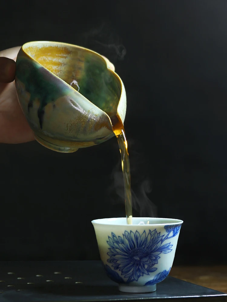 レトロスタイル 陶製公道杯：茶道用調整器の実用性と家庭での活用法