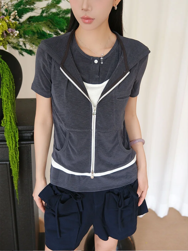 オーバーサイズTシャツの重ね着は本当に冬に着やすい？スカルプトデザインのフード付きTシャツが答えを教えてくれる