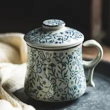 青花柄陶器製茶杯【茶水分離・蓋付き・復古的な釉下彩】