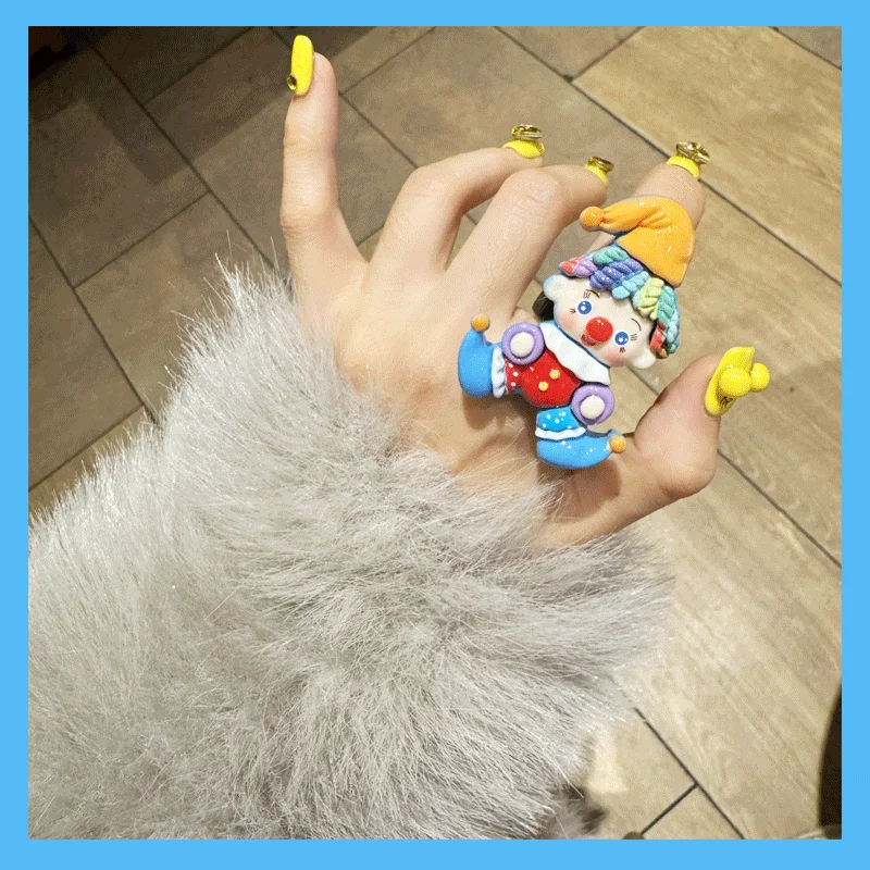 かわいいサーの道化師デザインの手作りネックレス