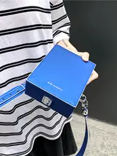 高級感あふれるスクエア型ショルダーバッグ【男性用・広いストラップ・斜めがけ】
