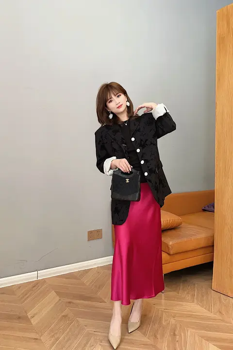 洗練されたデザイン！高腰サテン仕立ての紫色ロングスカート【夏用・女性用】