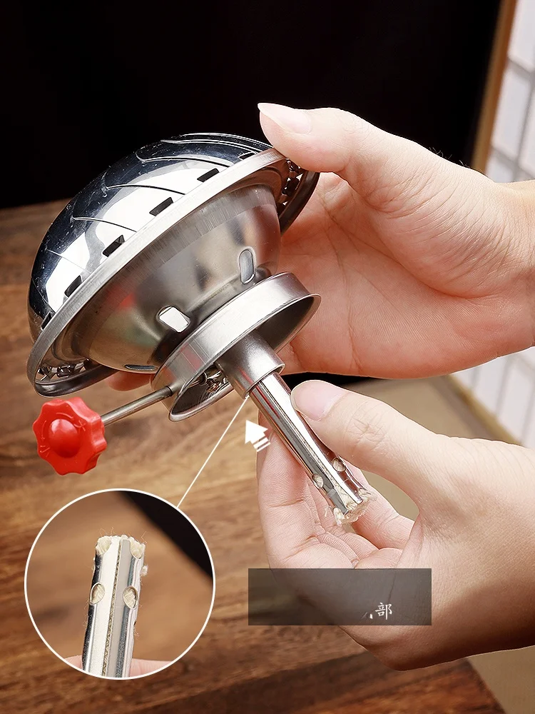 キャンプやアウトドアでお湯を沸かすのに最適なコンパクトな道具は？