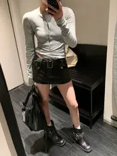 デザイン性の高いデニムショートスカート【女性向け・着回し力抜群】