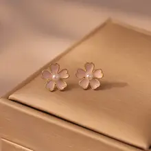 夏用 ピンク桜モチーフの小型イヤリング【簡約デザイン・フラワー・耳穴不要】
