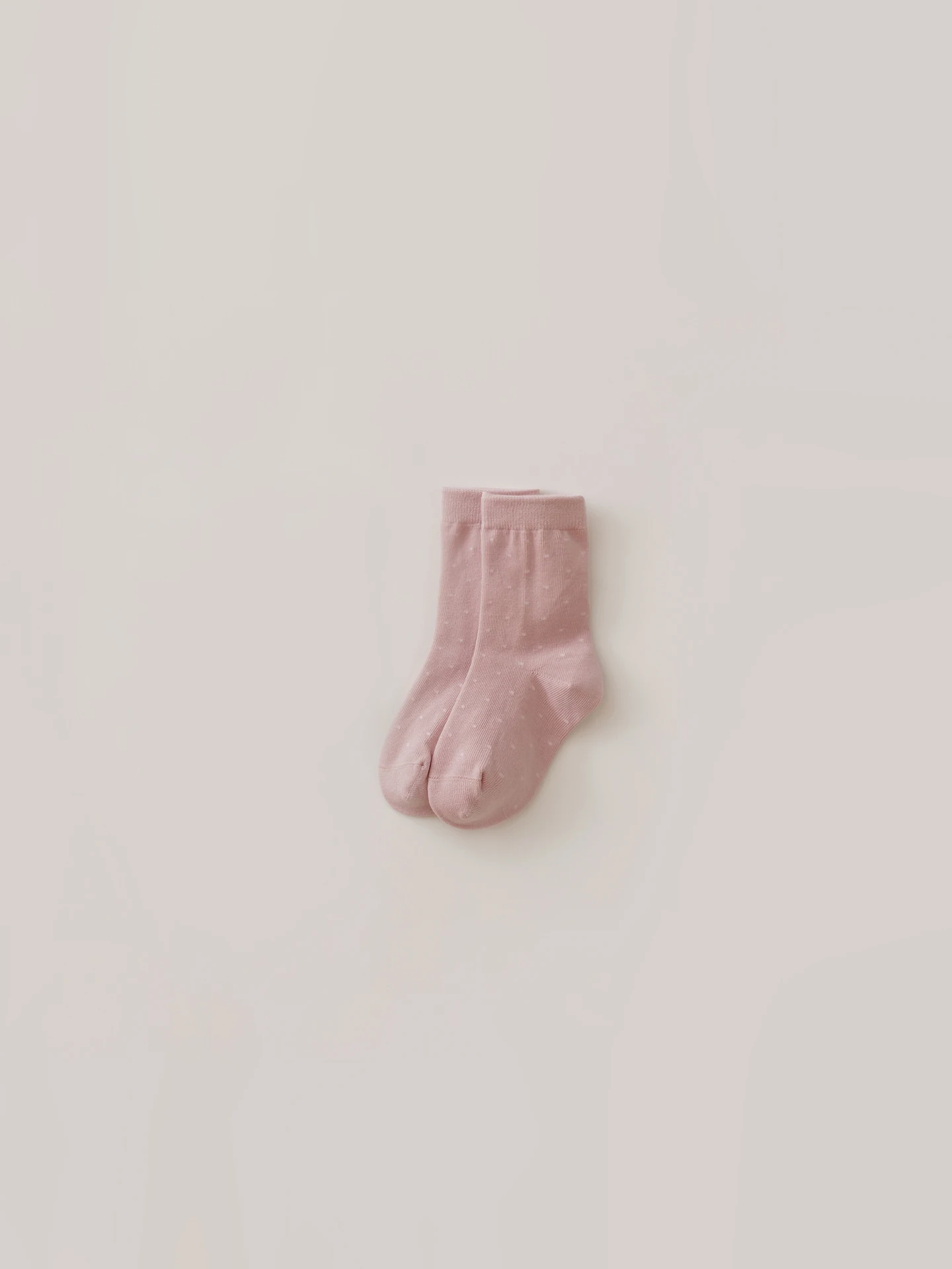 3歳の女の子の足のサイズって何？ポルカドットソックスで解決できる本当の選び方とは？