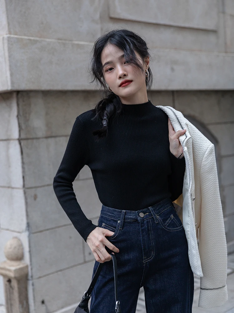 大人可愛い服 40代コーデの完全ガイド｜黒ハイネックニットのバランスと選び方