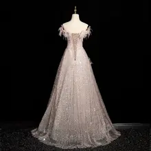 高級感のあるウェディングドレス【エレガントなデザイン・女性用】