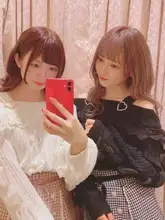 露肩デザインの甘美なニットトップス【レース付き・女性用】