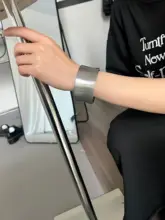 マットな質感のワイドバングル【小物デザイン・ビンテージ風・女性用】