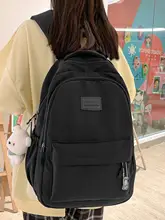 シンプルなデザインの黒いリュックサック【大容量・女子学生用】