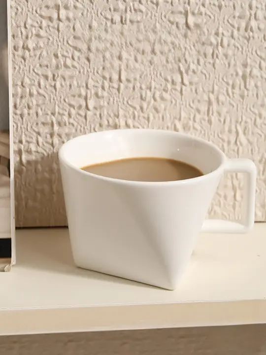 JOJO'S L. PD.コルテックス 三角形デザインのカフェマグカップ【おしゃれな水筒】