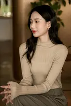 秋冬用ウールニットトップス【ハイネック・フリルデザイン・スリムフィット】