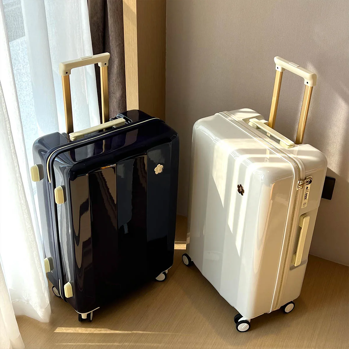 小さめスーツケースで海外旅行を楽しむには？軽量かつ安全な折りたためるスーツケースの選び方