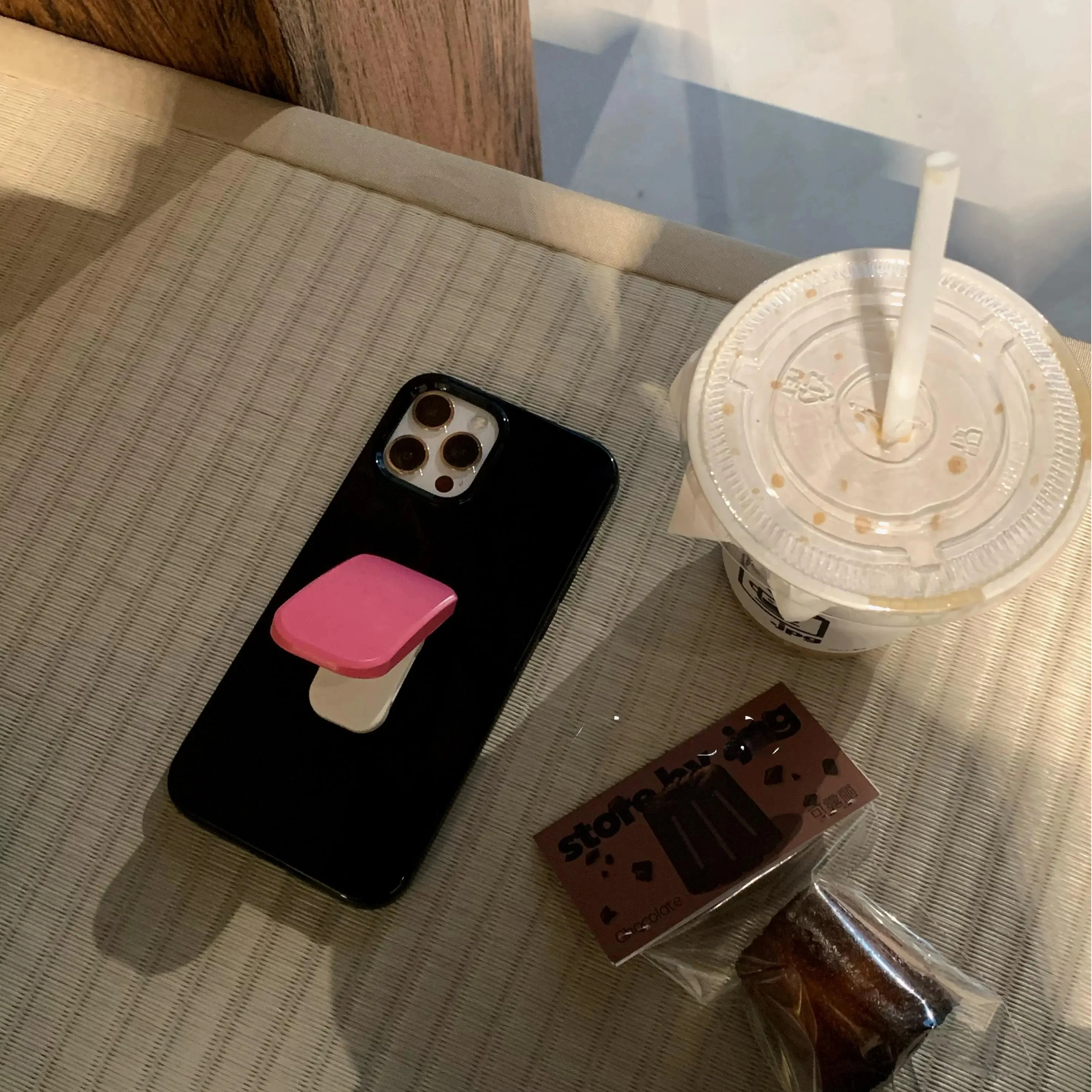 可愛いデザインのiPhoneケース：ins風のシンプルスタイルが日常使いに最適な理由