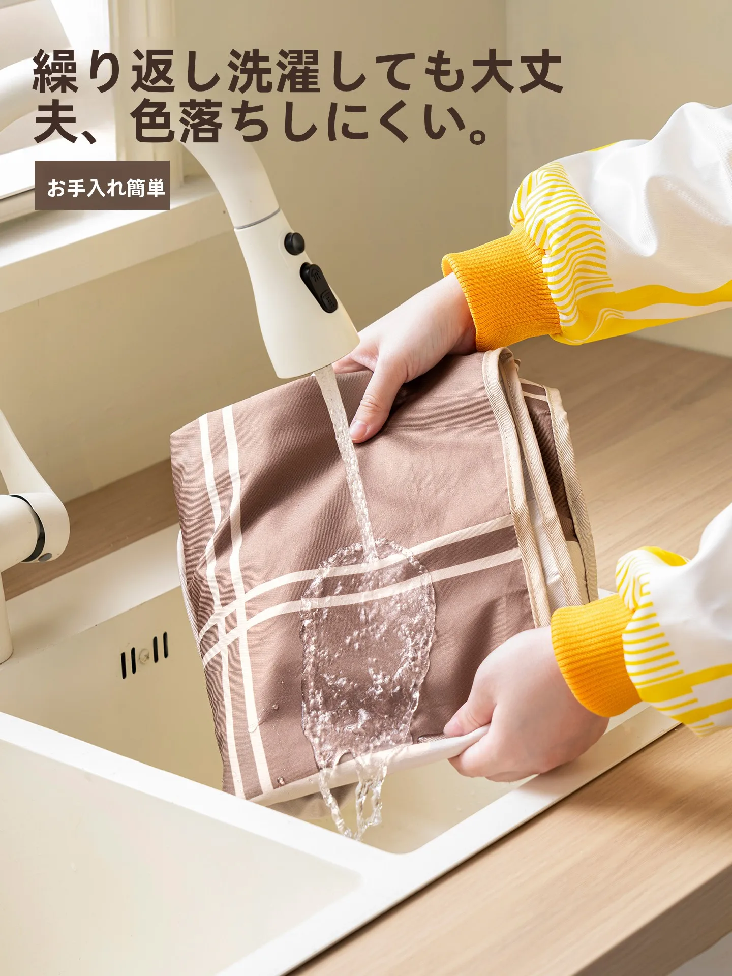 防水・防油の長袖エプロン：厨房用で実用性とデザインを両立