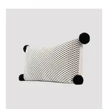 モダンで洗練されたデザイン！黒白抽象肌理のウサギ毛ボール装飾クッション【ロングタイプ・インテリ  ア用】