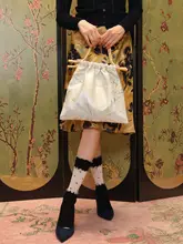 デザインフラワーレース装飾の黒白コンビレッグソックス【極上の柔らかさ・洗練されたスタイル】