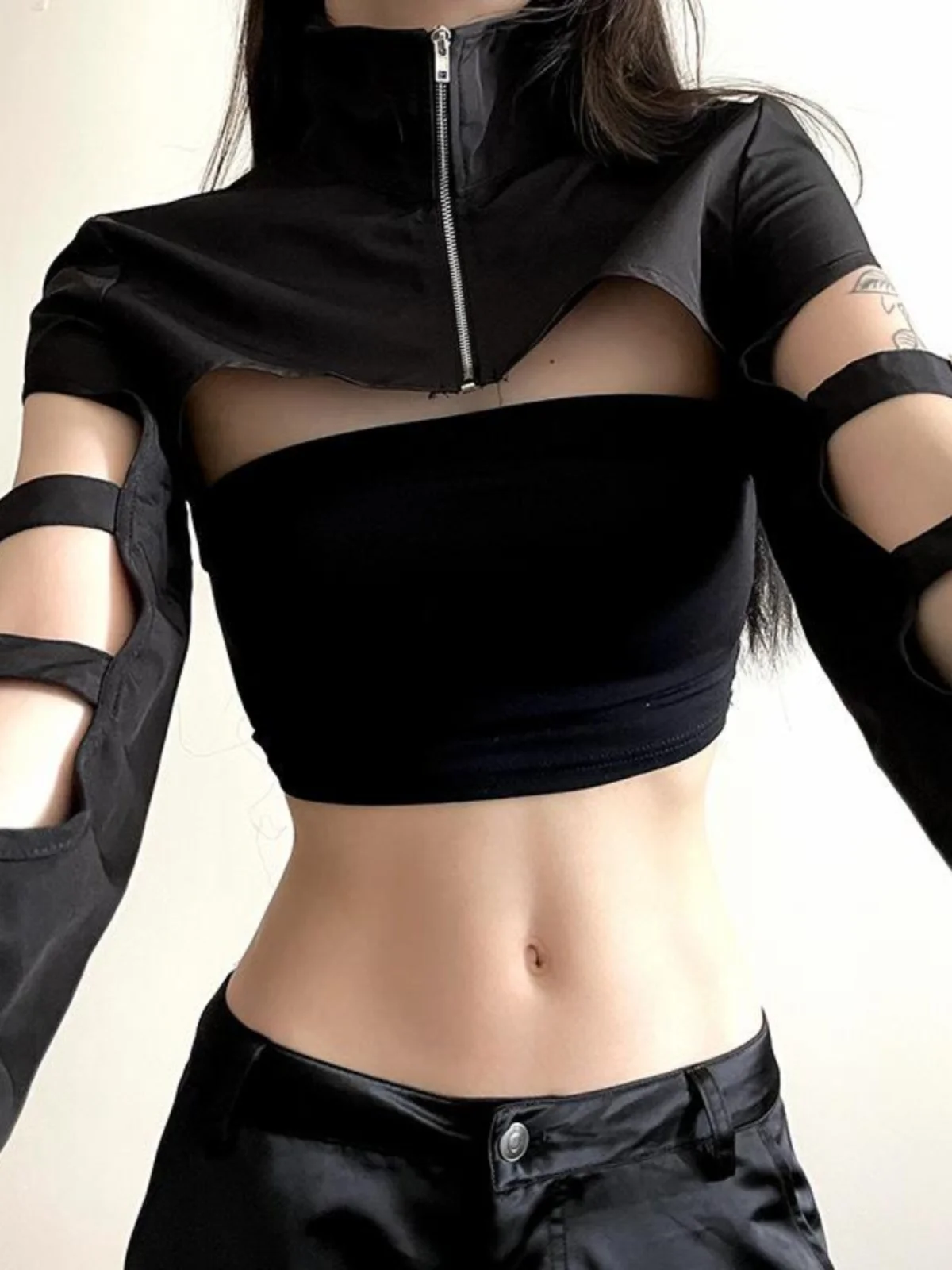赤と黒の服：アニメ風ダークスタイル女性用レースハロウィンコスチュームショートジャケットの着こなしとシーン別ガイド