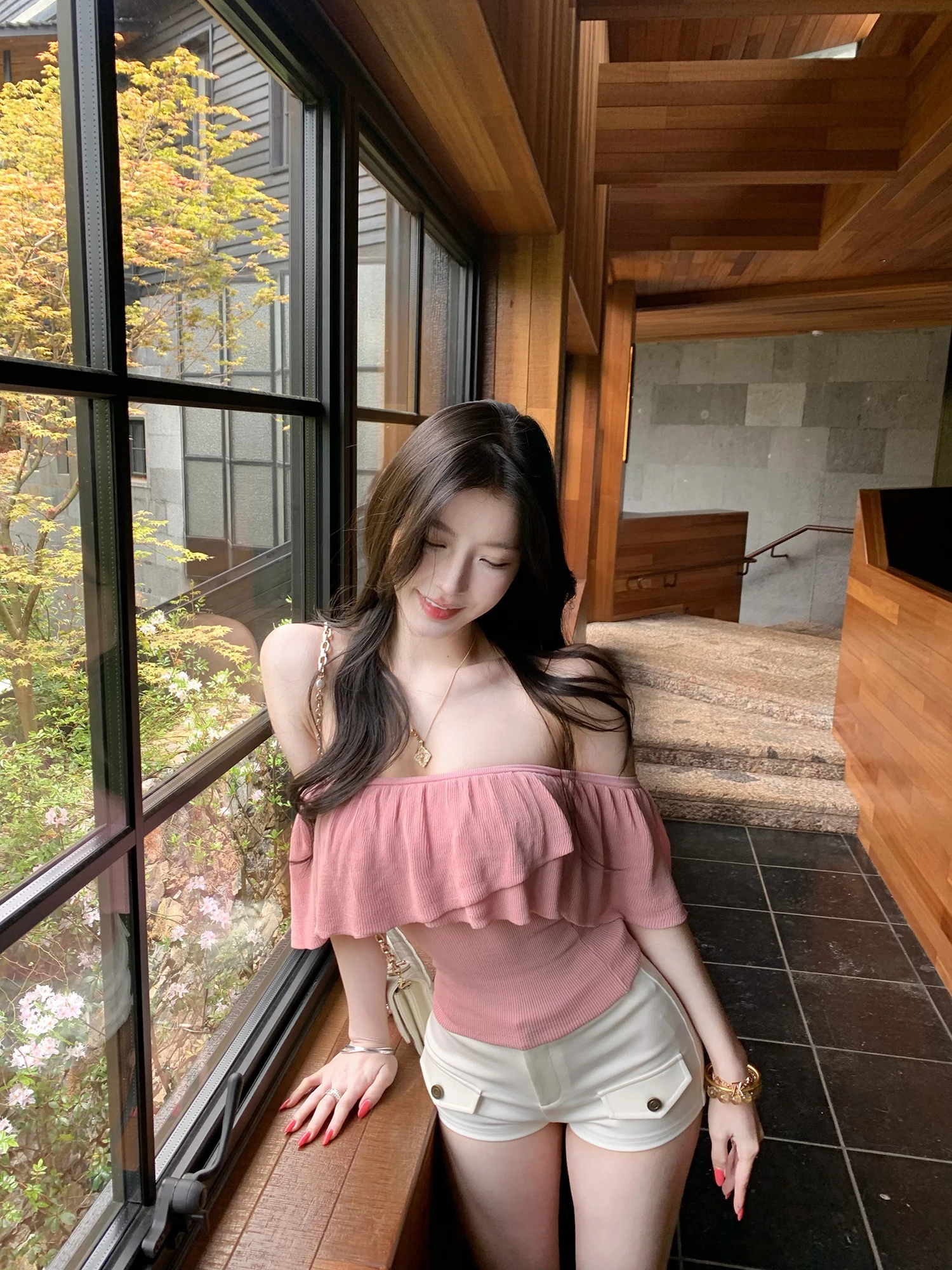 フレアパンツと骨格ストレートの違いは？本当に通勤に合うのか？