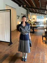 ビビッドカラーの九分袖ジャケット【秋用・女性用・ショート】とプリーツスカート（セットアップ対応）