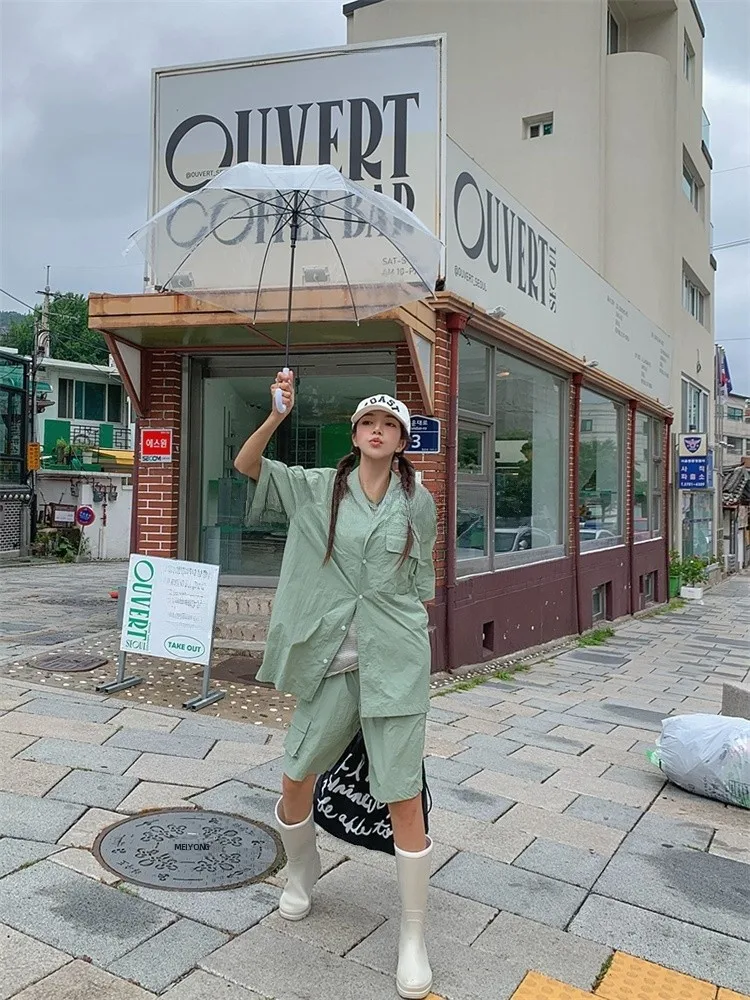 夏用防滑防水ブーツ：シンプルデザインでカジュアルな女性向けの通勤・日常使い