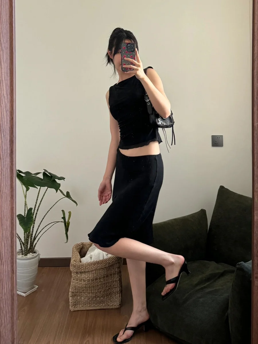 黒のマーメイドスカート コーデはどう選ぶ？セクシーでシンプルなスタイルを実現する1つの答え