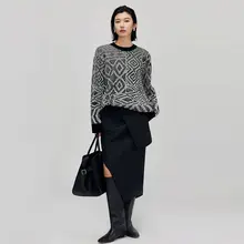 花柄デザインのゆったりラウンドネックセーター【カジュアル・冬用】