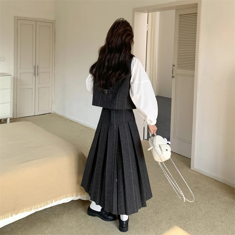 デザイン感あるベスト付きシャツとスカートセット：大学生女子向け春秋通学スタイルの実用性と選定基準