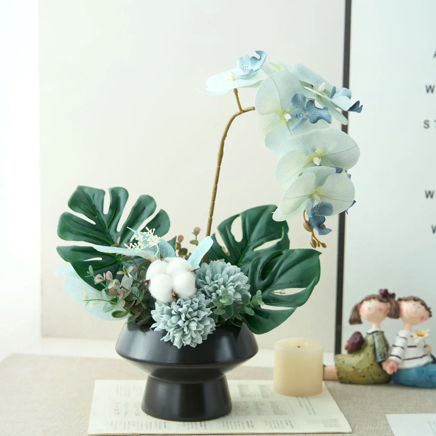北欧風蝶蘭造花：観葉植物としてのデザイン性と室内環境適応性