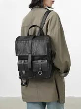 高級感のあるレザーリュックサック【通勤・小型・デザイン性抜群】