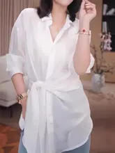 シンプルデザインのウエストリボン付き白シャツ【春用・大きいサイズ・女性用】（セットアップ対応）