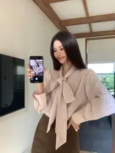 ピンクのリボン付きストライプシャツ【春・長袖・通勤対応】