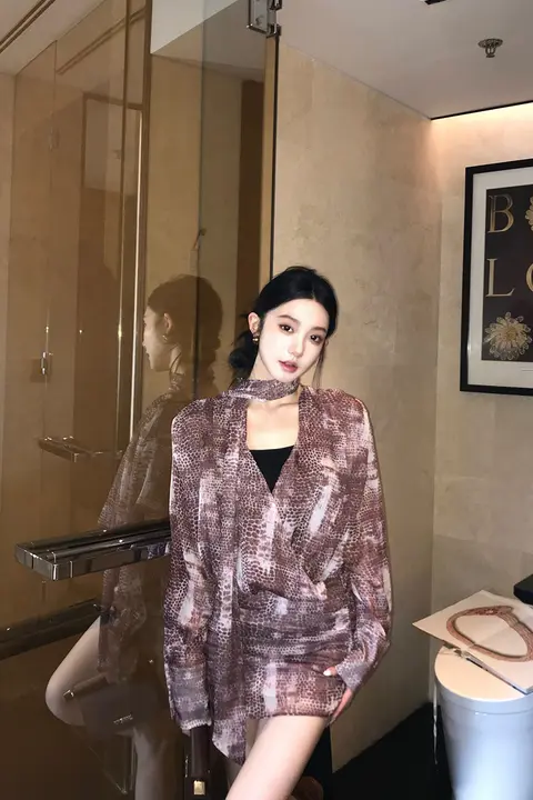 レトロな蛇柄シフォンシャツワンピース【フリル付き・リボンデザイン】