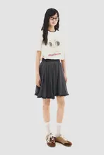 モダンなデザインのフレアスカート【春秋用・暗柄・女性用】