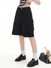 白色のカジュアル工装風ショートパンツ【夏用・ゆったり・ストレート】