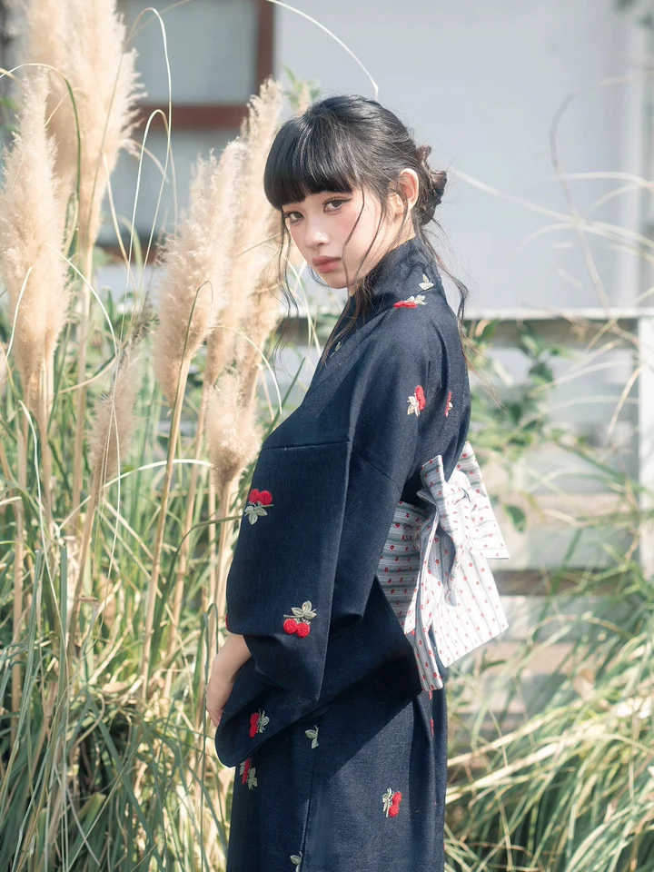 刺繍チェリー柄デニム二部式和服【旅撮影・和風スタイル】（セットアップ対応）