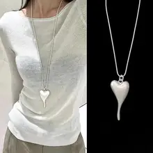 レトロデザインの大きなハートモチーフロングネックレス【女性用・センスある鎖骨チェーン・おしゃれなアクセサリー】