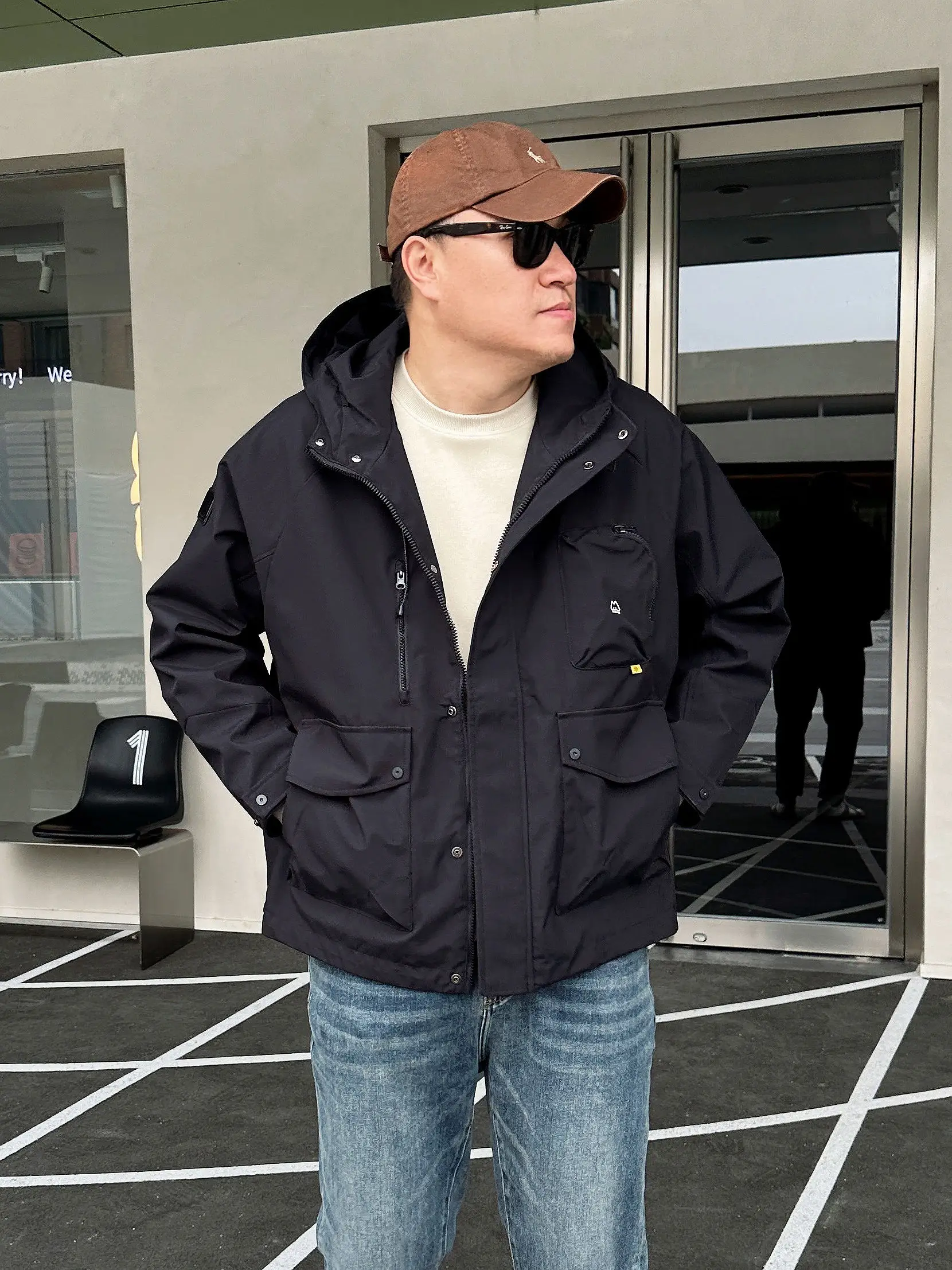 機能的でかっこいいメンズアウトドアジャケットは、どう選ぶ？