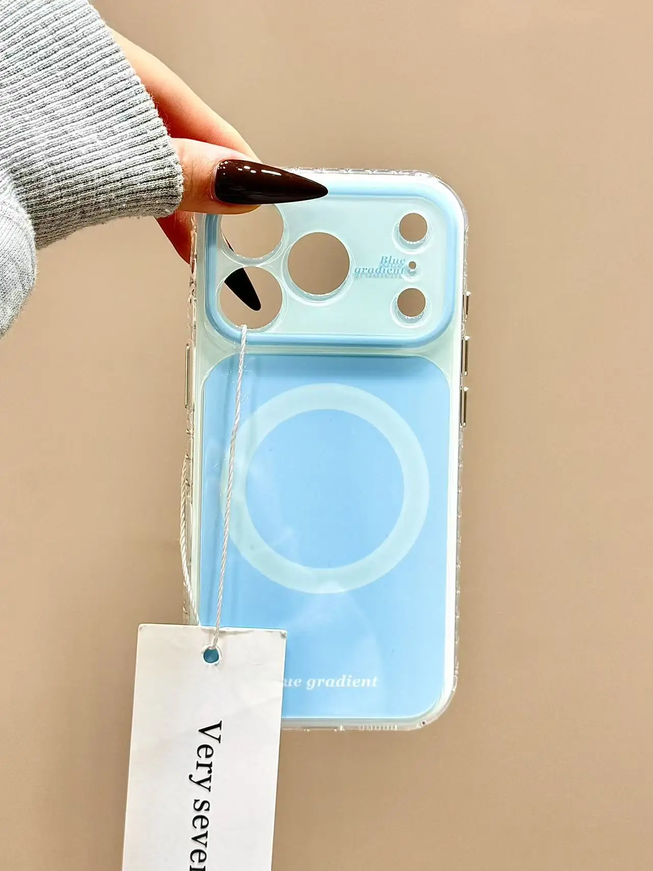 iPhone SEとiPhone 8のサイズは同じですか？どちらが持ち運びやすいのか、実際の使い心地で解説