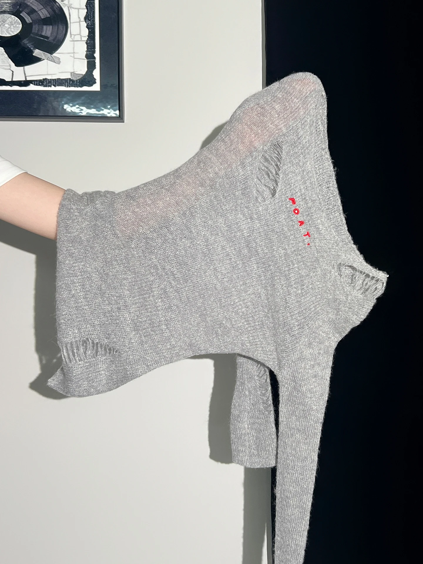 レースタートルネックとは？通勤風の修身型ニットTシャツの実際の使い方と特徴