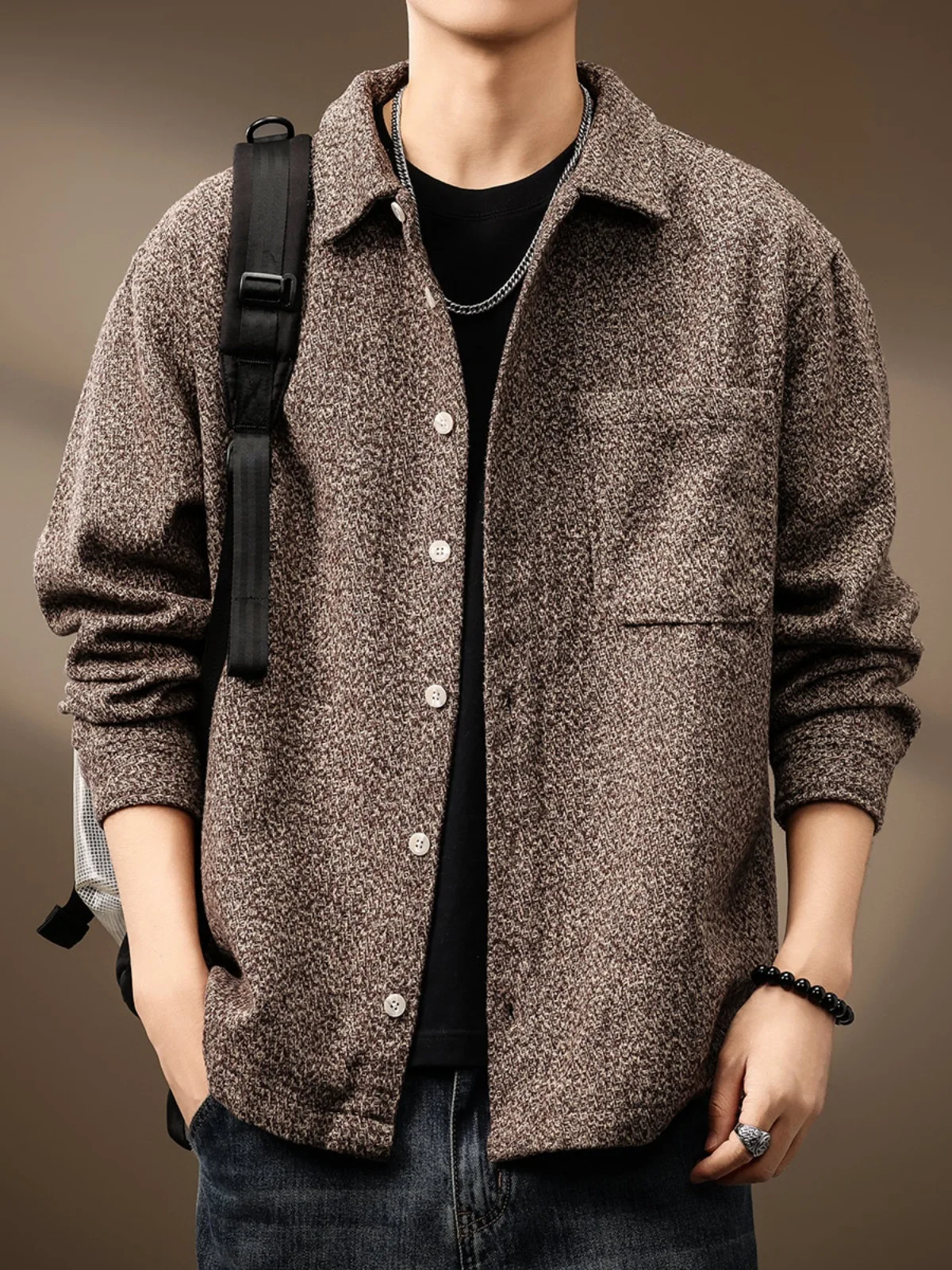 10月後半に着るメンズ衣装は、カジュアルで高級感のあるシャツがベスト？