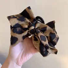 レトロスタイルの大きなヒョウ柄ヘアクリップ【おしゃれなアップスタイル用】