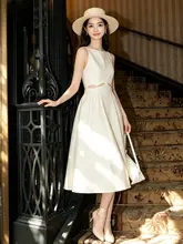 立体感のある白い結婚式用ドレス【収腰デザイン・フレアスカート・夏用】（セットアップ対応）