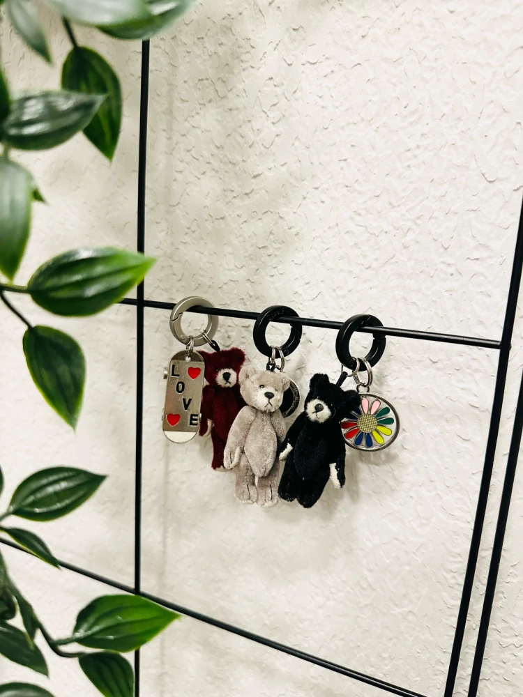 毛糸のクマのキーホルダー：デザインと実用性を両立したオリジナルアクセサリー