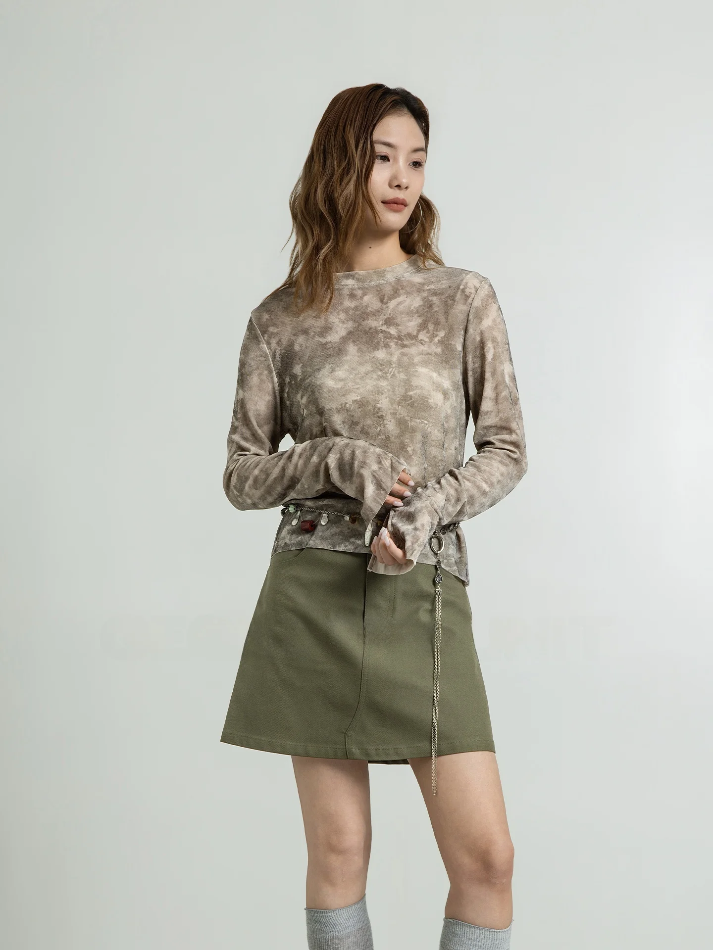 紺のtシャツはどんな感じ？なぜ今、幾何学模様の薄手Tシャツが注目されているのか？