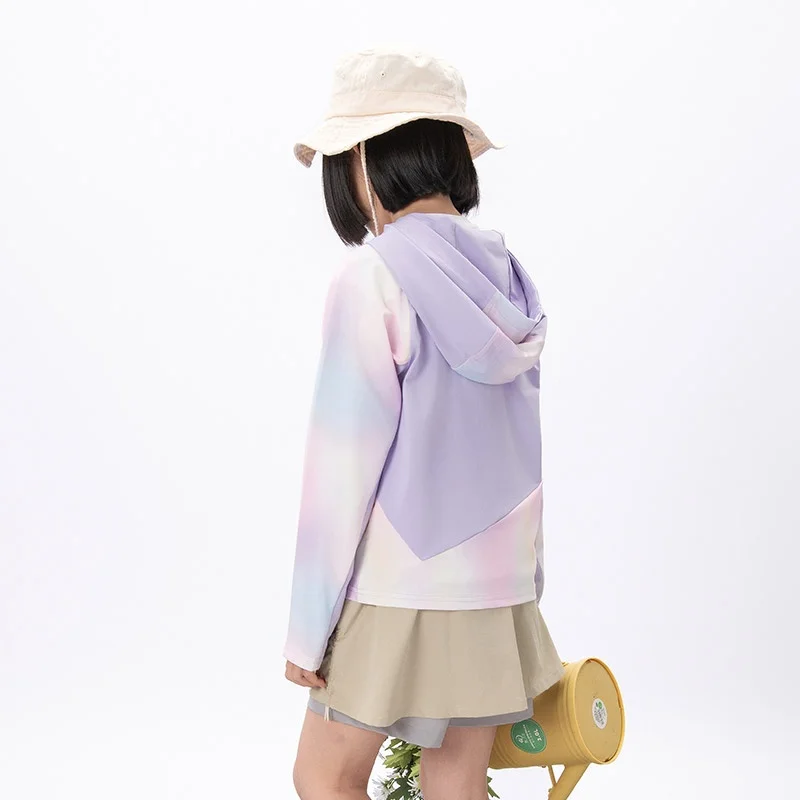 気温20度の日、子供に何を着せるべきか？夏の涼感ジャケットが解決するリアルな悩み