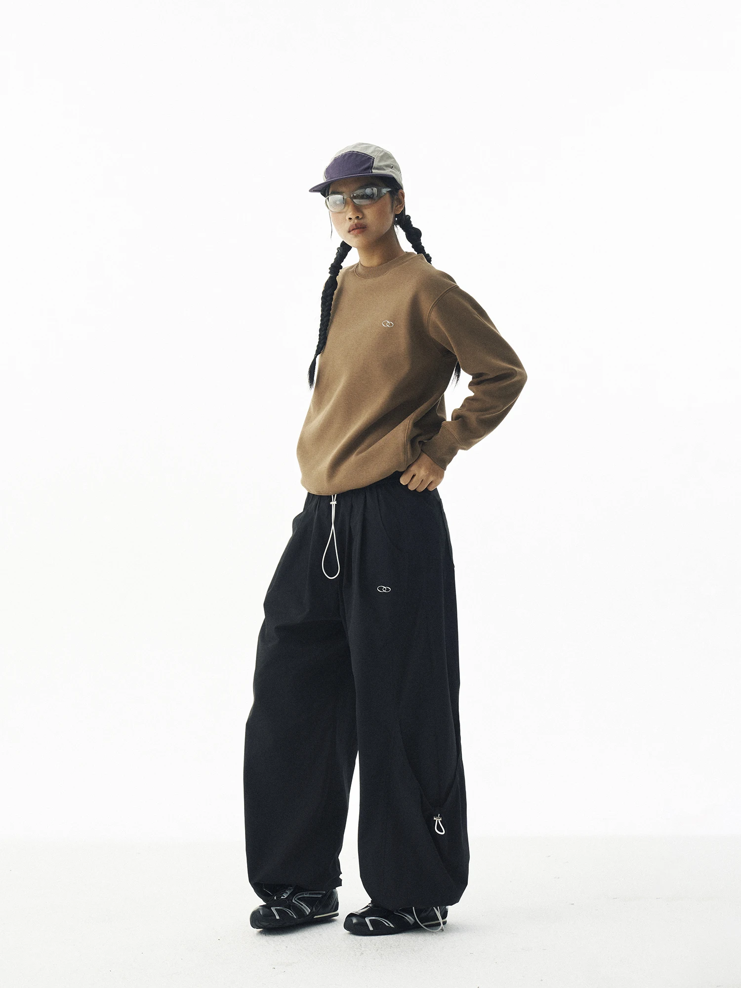 山登りスタイルのアウトドアパンツ：WOOYE勿野のクライミングスタイルワイドレッグが解決する実用性