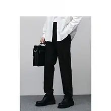 ブラック通勤スタイルのスリムパンツ【春夏用】